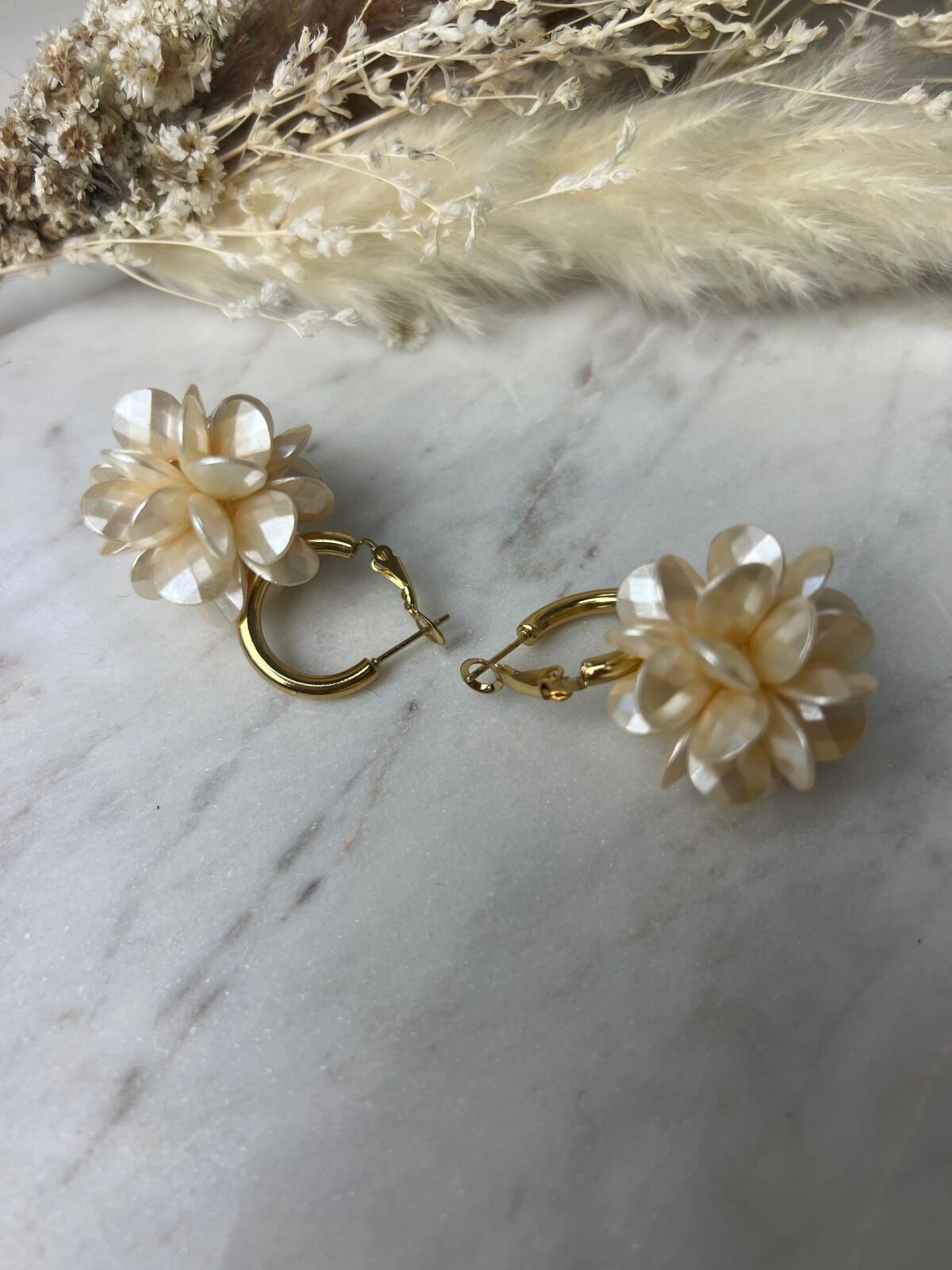 Boucles d'oreilles souffle de pétales – Image 3