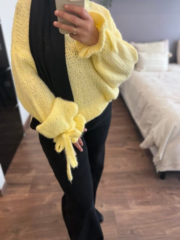 Pull manches nœuds jaune