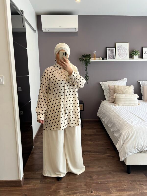 Chemise à pois beige