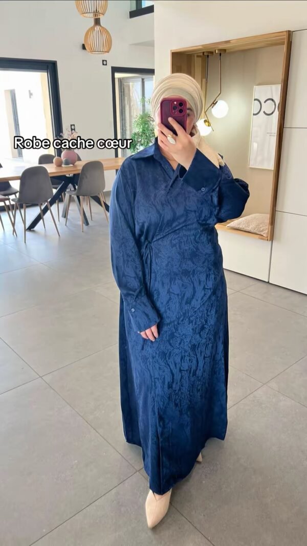 Robe cache coeur bleue